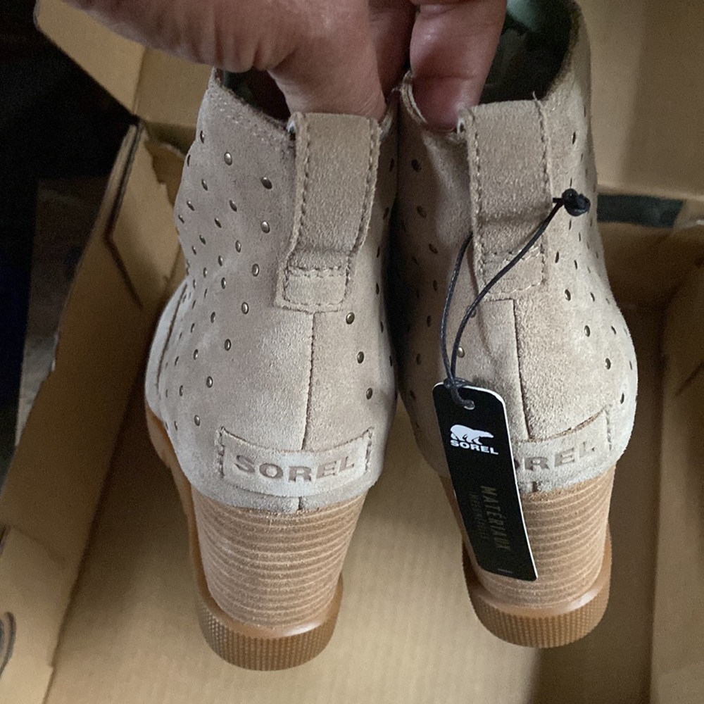Sorel Joan Uptown bootie stud sandy tan NWT 9 M - Picture 4 of 6